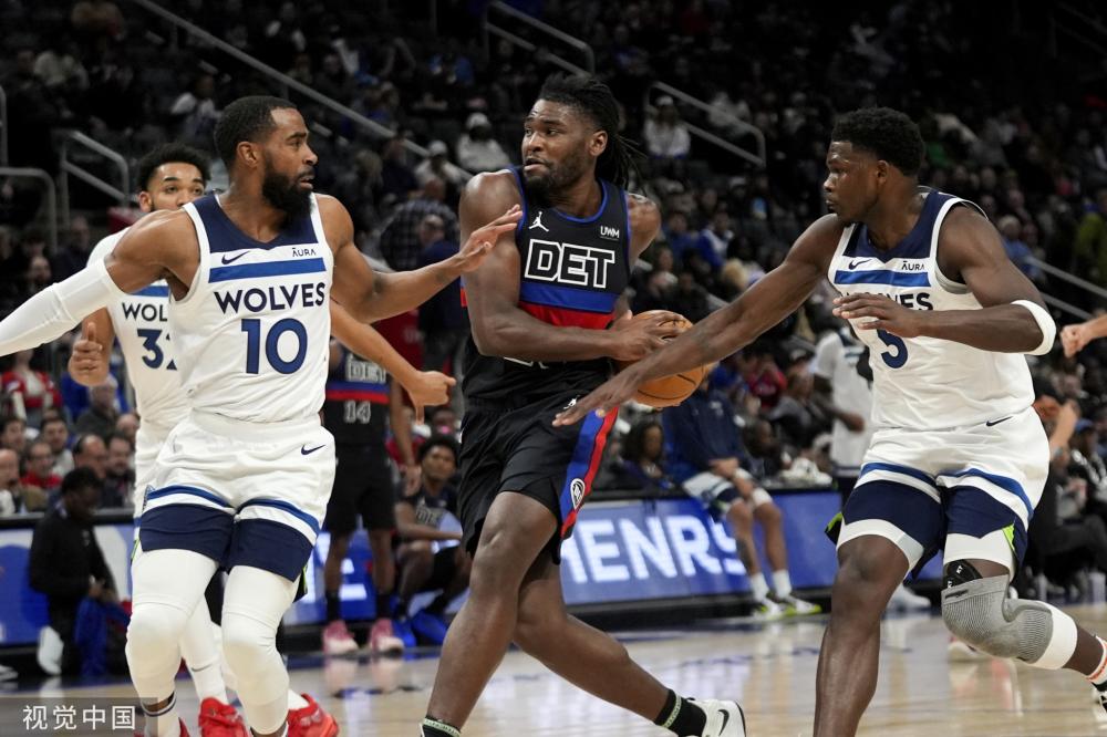 AJ展示了 AJ展示了